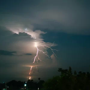 A importância do nobreak em períodos de chuva